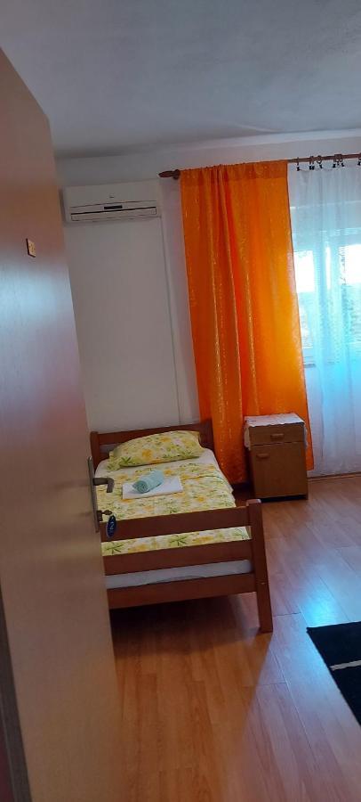 Danijel Hotel Свети Юрай Екстериор снимка