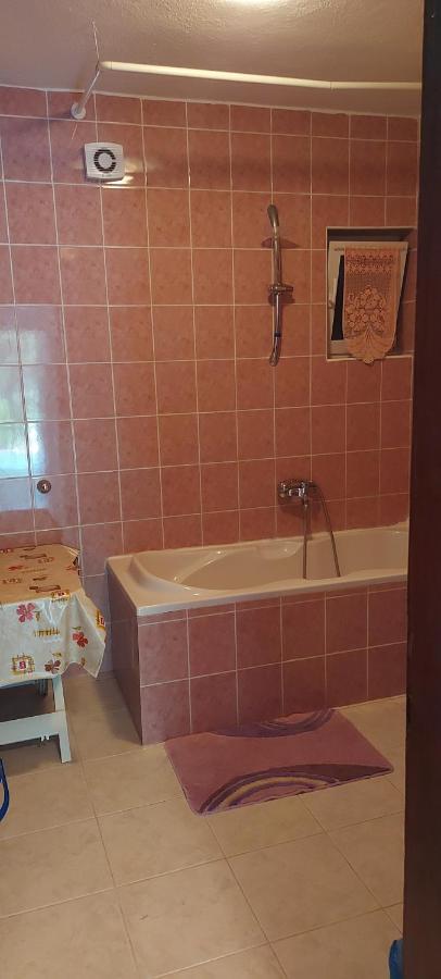 Danijel Hotel Свети Юрай Екстериор снимка